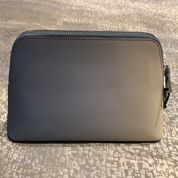 NWT DKNY Bryant Cosmetic Case 🔥 - Picture 2 of 5
